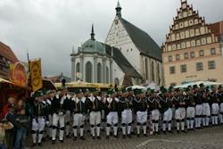 Aufwartung Historische Freiberger Berg- und Httenknappschaft e. V. vor dem Freiberger Dom